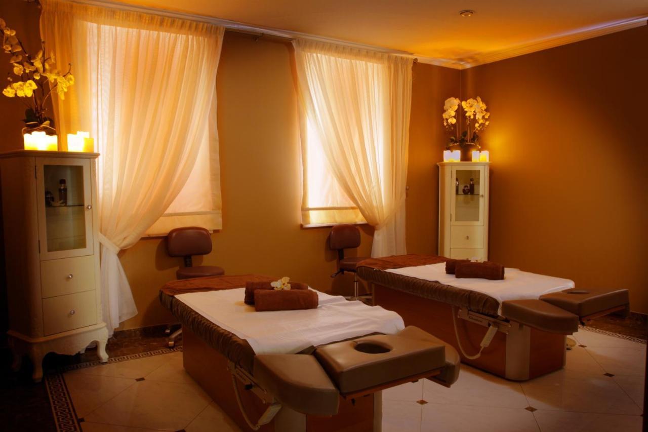 Palac Zelechow Spa & Wellness ภายนอก รูปภาพ