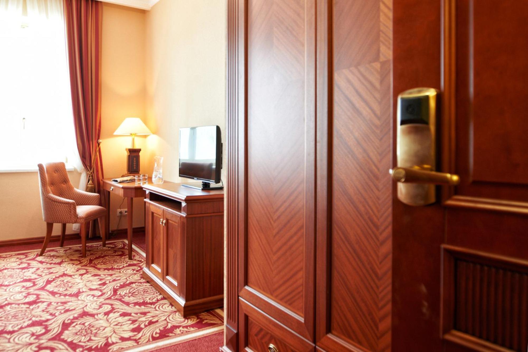 Palac Zelechow Spa & Wellness ภายนอก รูปภาพ