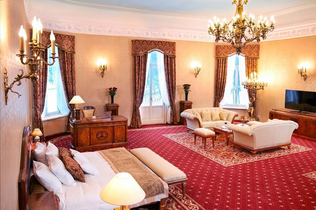 Palac Zelechow Spa & Wellness ภายนอก รูปภาพ